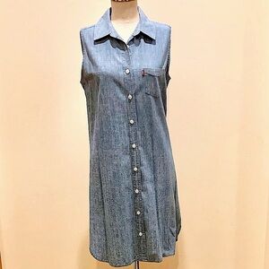 ✅REDUCED‼️ 💥EUC💥 Levi's 100% cotton "washed denim" color shift dress - Sz S/M